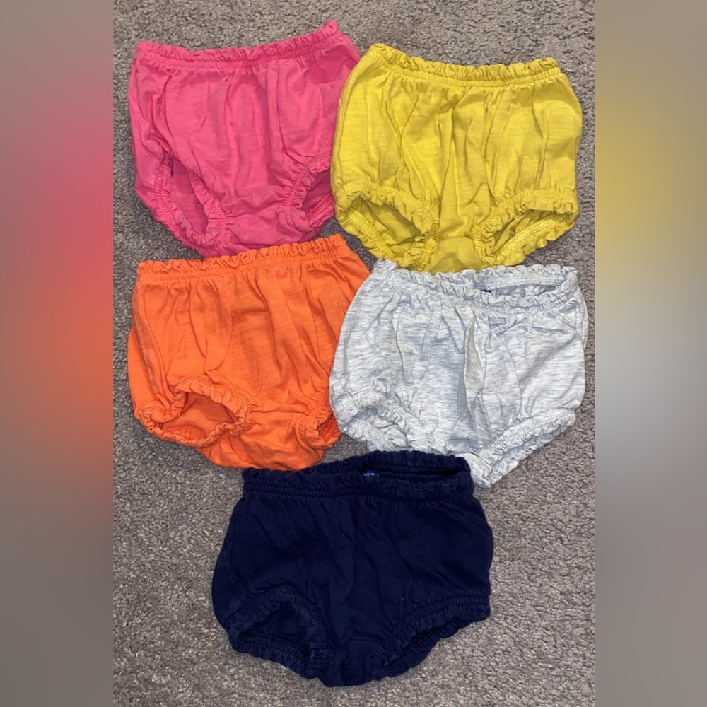 Like new! Set of 5 baby girls bloomer shorts, size 6-12 months
